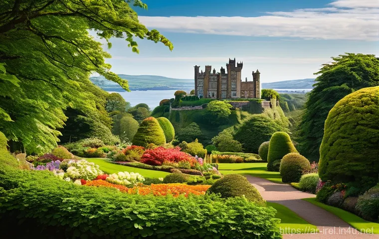 벨파스트와 타이타닉 박물관 - **An immersive and grand interior view of the Titanic Belfast Museum.** The architecture is modern a... 벨파스트와 타이타닉 박물관 - **An immersive and grand interior view of the Titanic Belfast Museum.** The architecture is modern a...